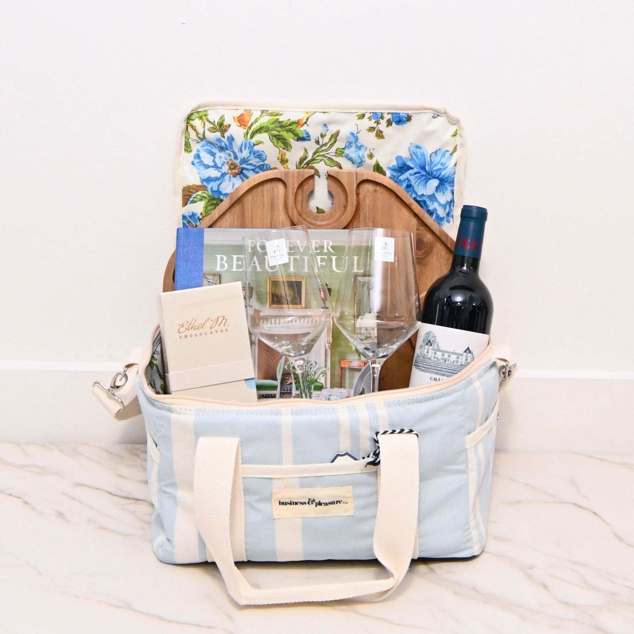 La Madeleine Luxury Gift Baskets, Closing Gifts, Anniversary Gifts